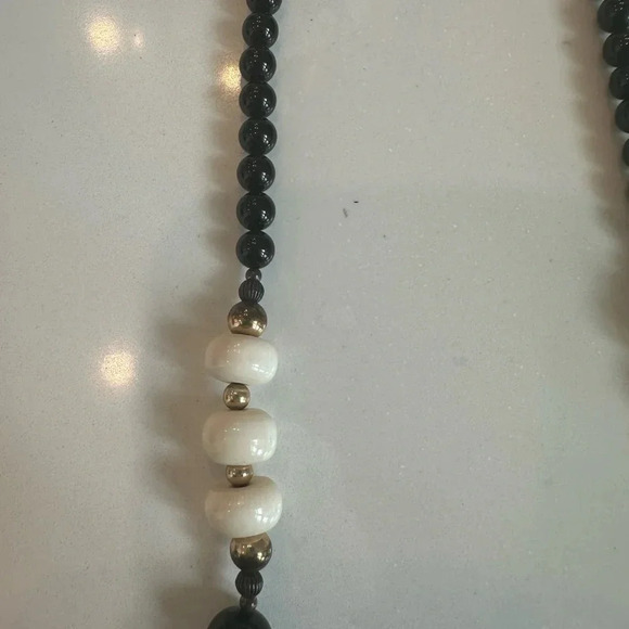 Vintage Beaded Black and White Beaded Necklace - Picture 4 of 4